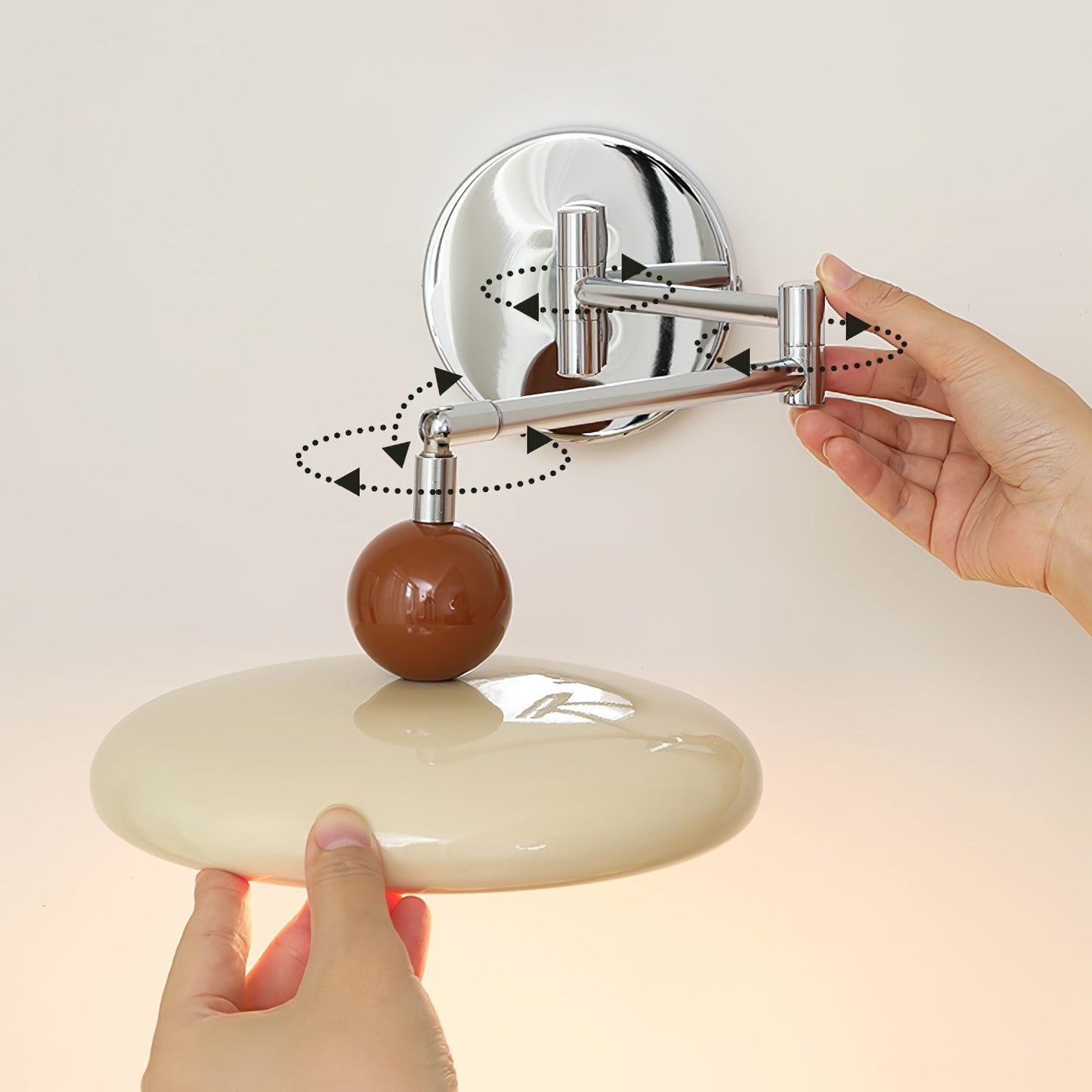 Lola | Schwenkarm Wandlampe - Eleganz für Ihr Zuhause