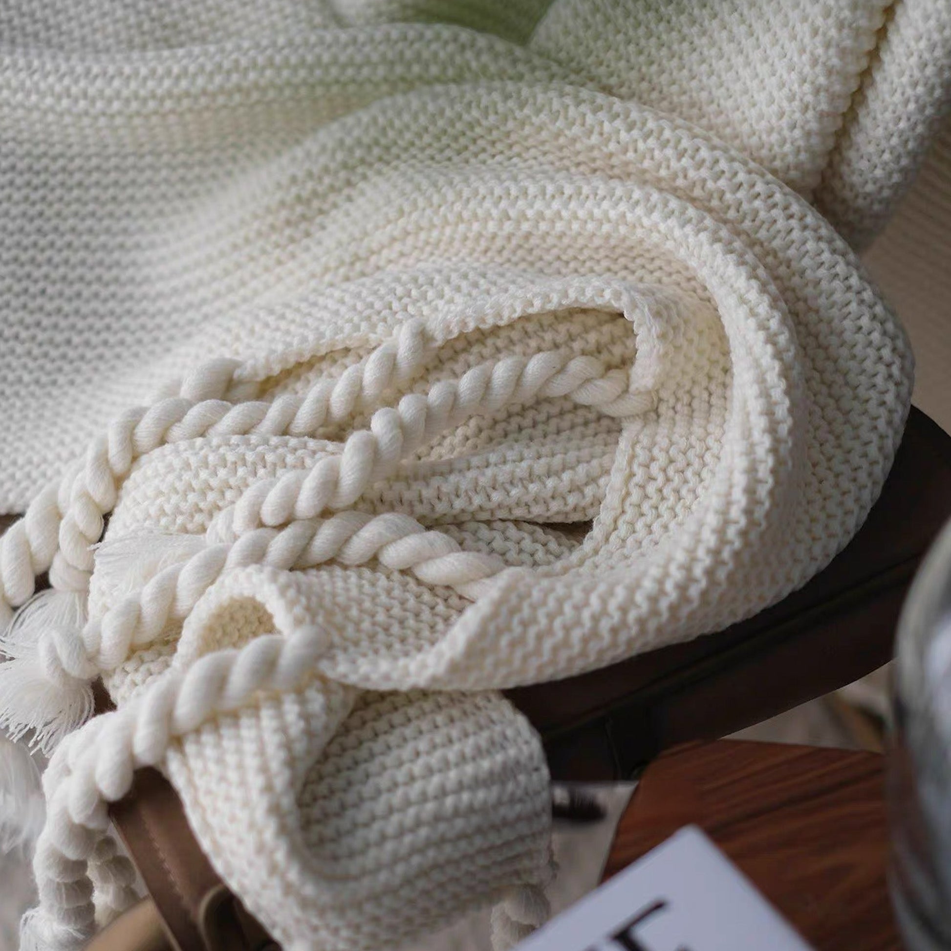 Lunaria | Strickdecke – Dicke, Gemütliche Decke mit Übereck-Quasten 7
