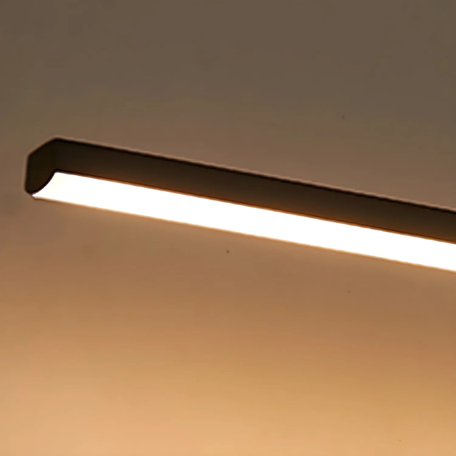 Luxara | Wandleuchte Schwarz – Elegantes Design für Innenräume mit LED-Beleuchtung 7