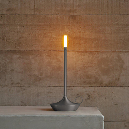 EleganzFlamme | LED-Kerzenleuchte – Stilvolle Wiederaufladbare Lampe mit Realistischem Flackern, Warmweiß, Dimmbar 30/50/100%, Für Wohnzimmer & Schlafzimmer