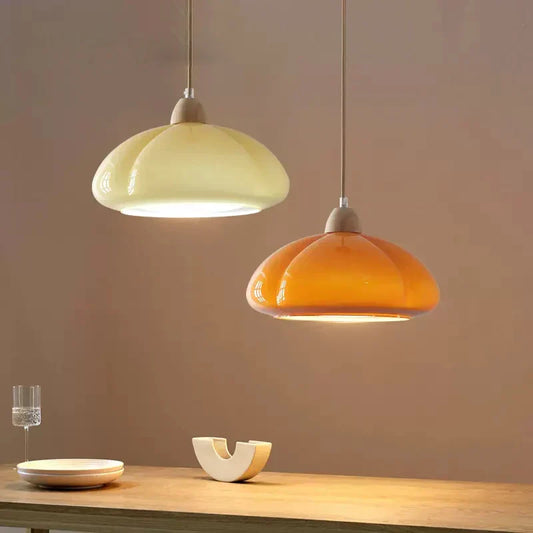 MedievalLuxe | Cremefarbene Pendelleuchte – Mittelalterlich Inspiriertes Design
