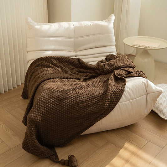 Norvella | Strickdecke – Gemütlich mit Quastenakzenten 1