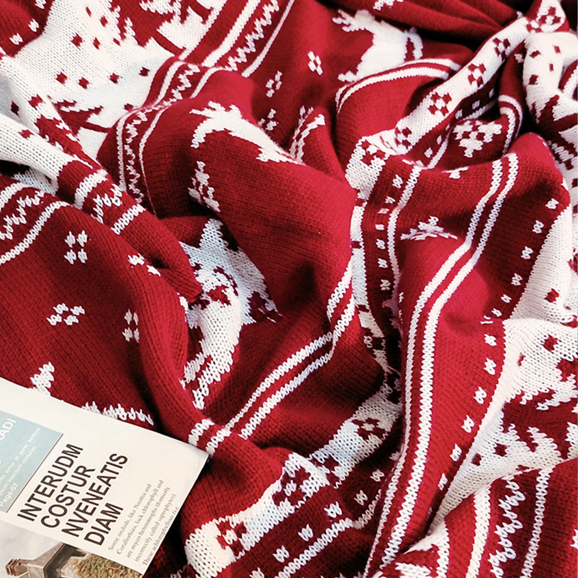 Rentiara | Strickdecke – Festliches Rentier- und Schneeflockendesign für Gemütlichkeit 1
