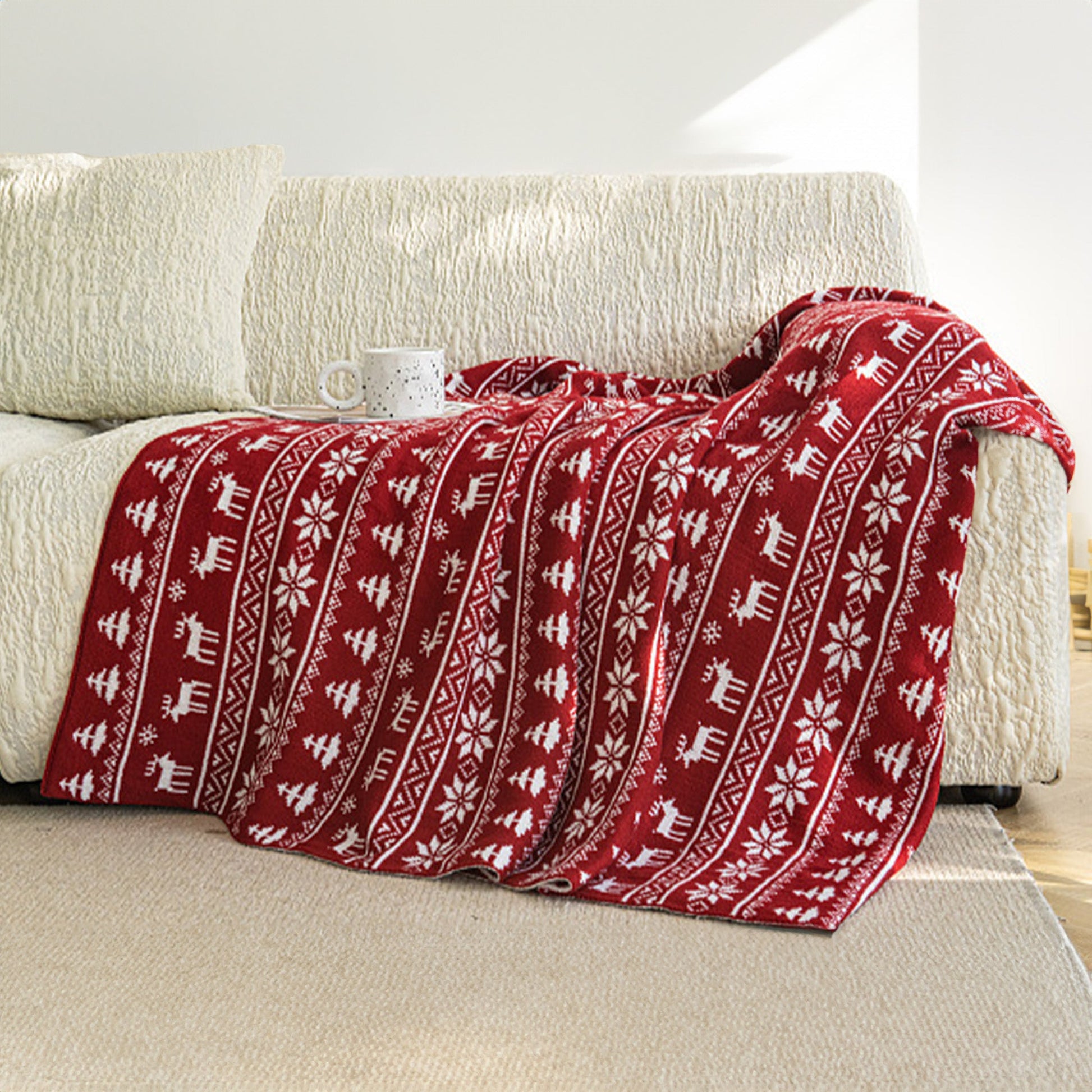 Rentiara | Strickdecke – Festliches Rentier- und Schneeflockendesign für Gemütlichkeit 2