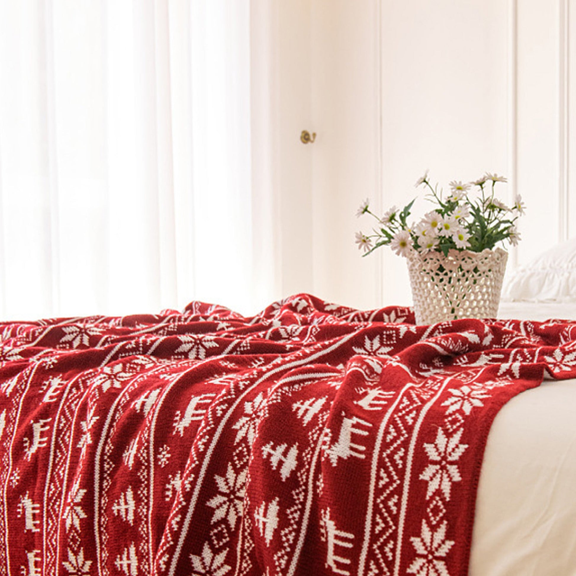 Rentiara | Strickdecke – Festliches Rentier- und Schneeflockendesign für Gemütlichkeit 4