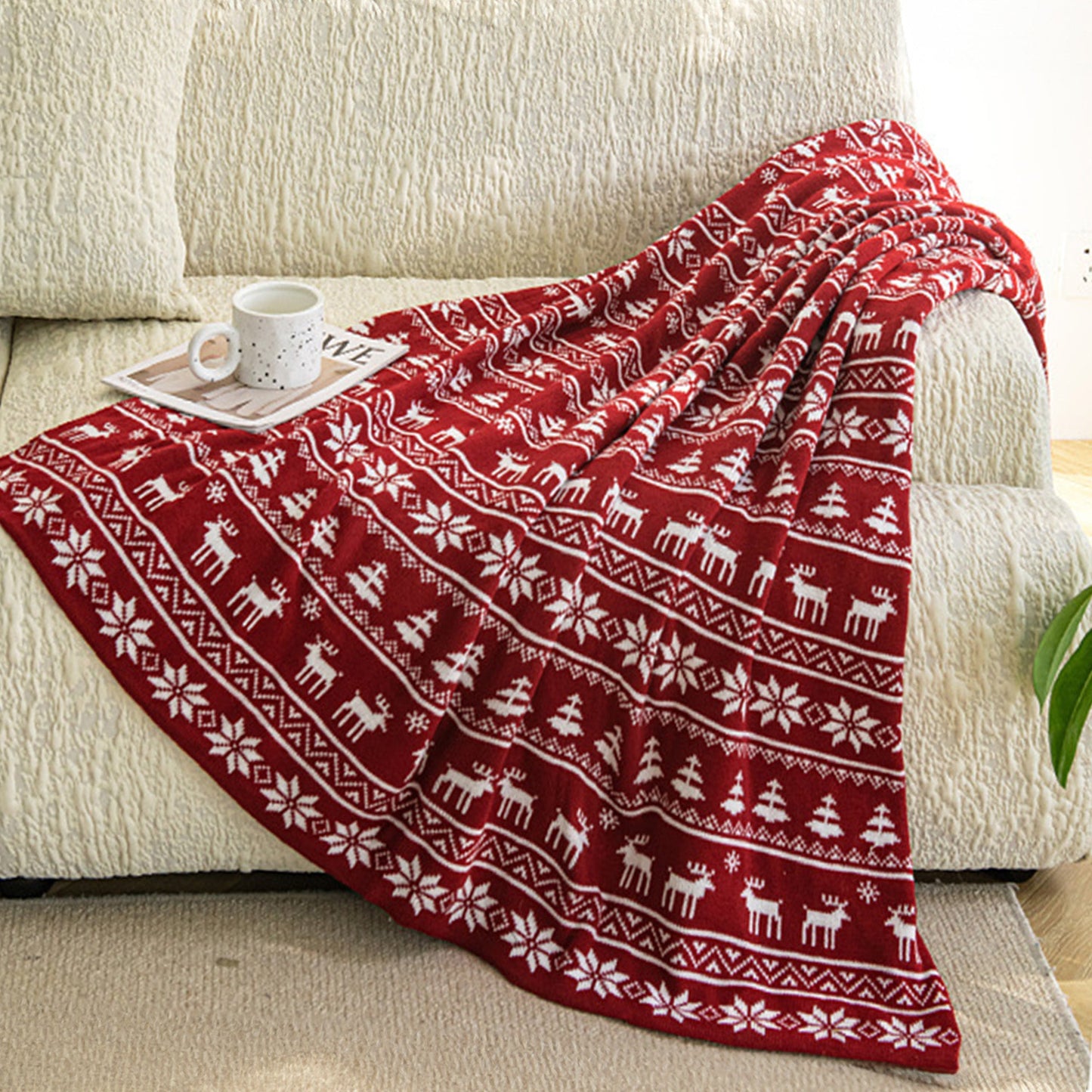 Rentiara | Strickdecke – Festliches Rentier- und Schneeflockendesign für Gemütlichkeit 5