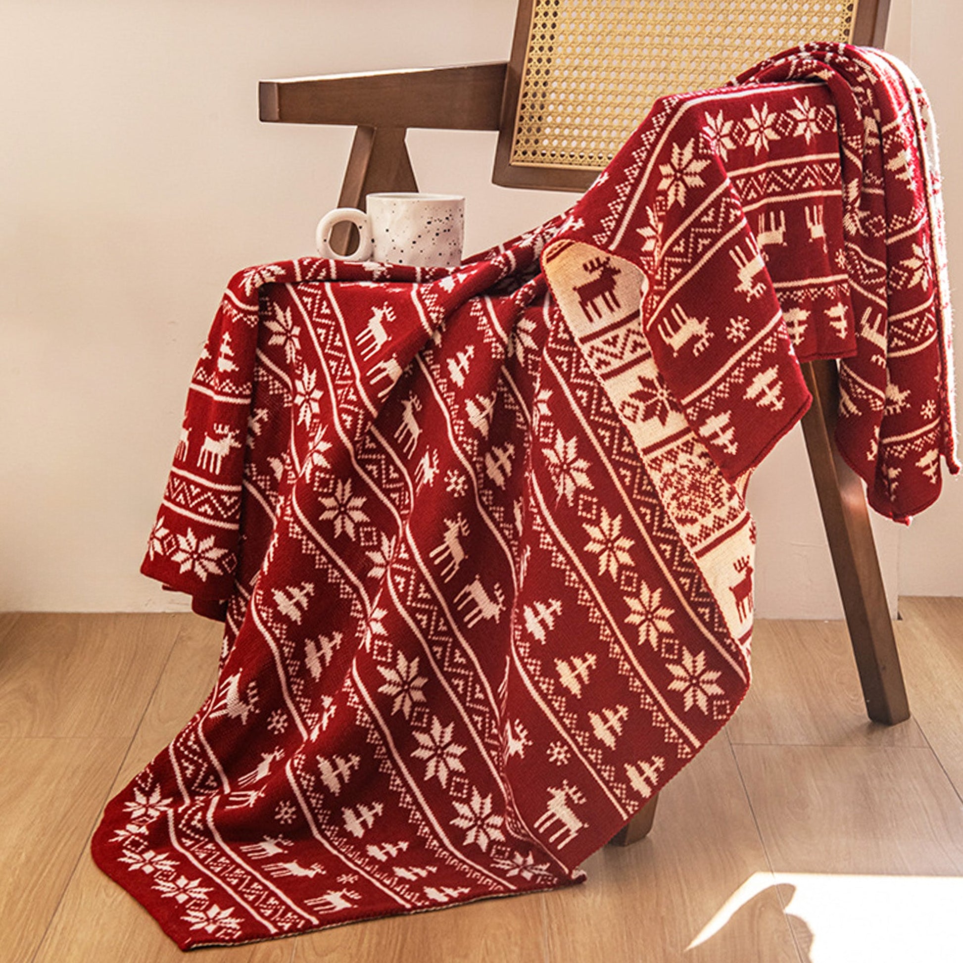 Rentiara | Strickdecke – Festliches Rentier- und Schneeflockendesign für Gemütlichkeit 6