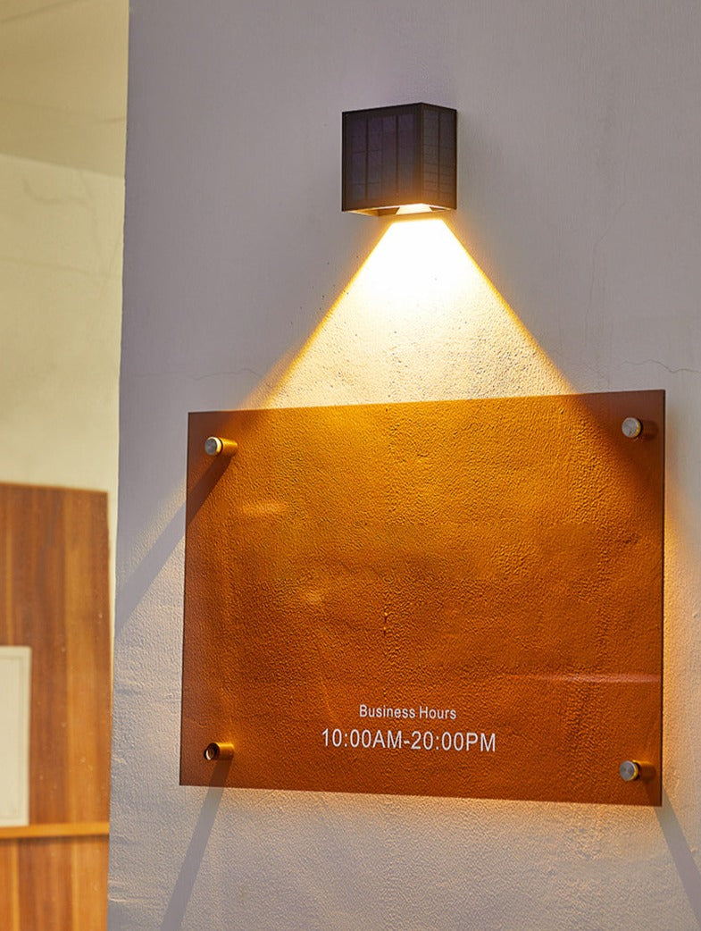 SolarLuma | Elegante Solarlampe mit automatischer Dämmerungsschaltung für den Außenbereich