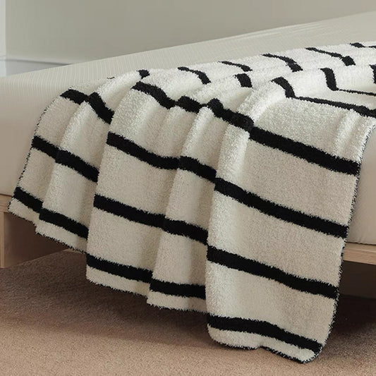 Strivora | Wurfdecke – Stilvolles gestreiftes Design für jeden Raum 2