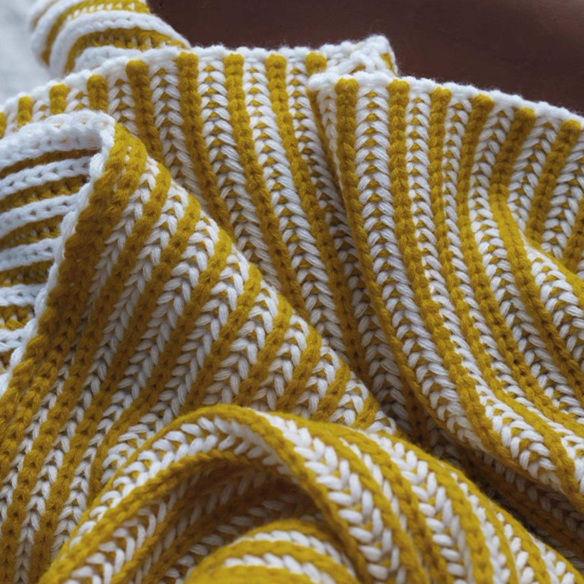Veloria | Strickwurfdecke – Gemütlich und stilvoll für jeden Raum 2