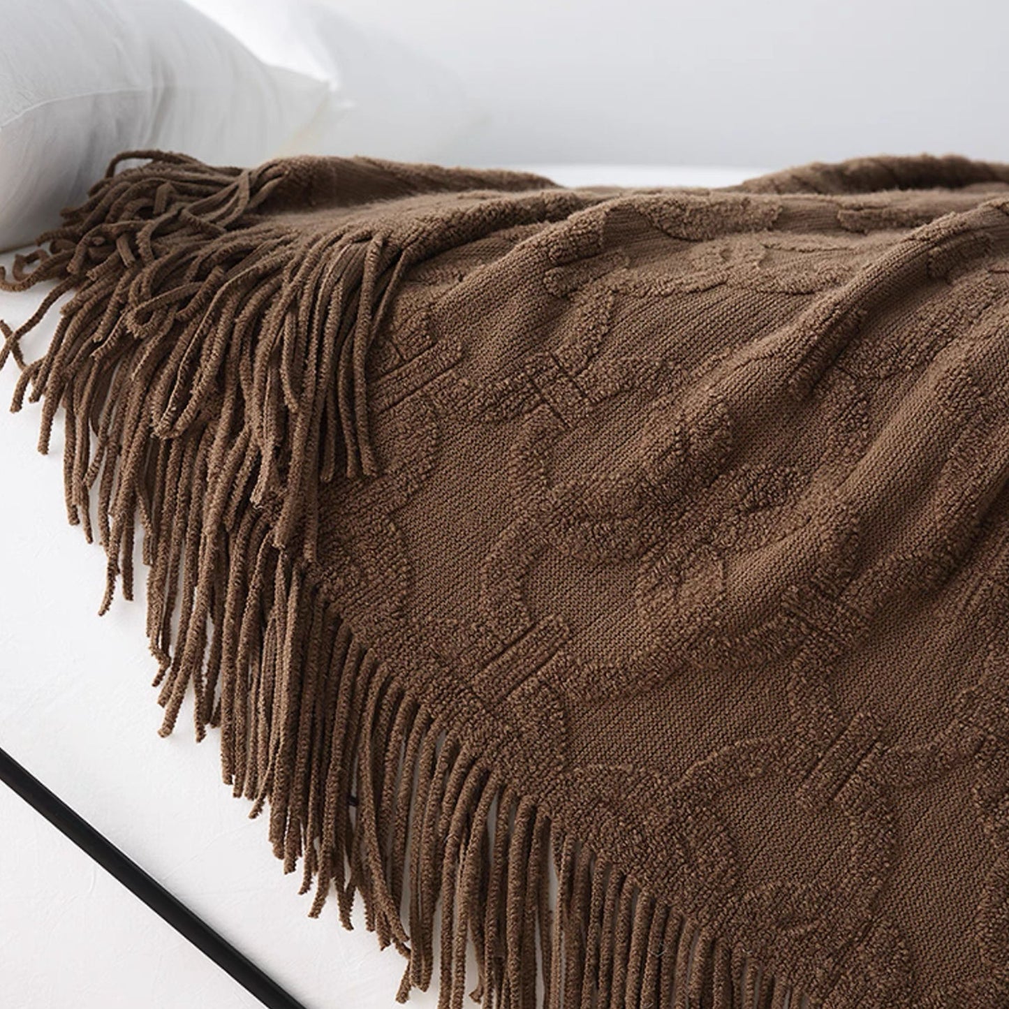 Veloria | Wurfdecke – Elegantes Design mit Fransen für stilvolle Wohnräume 1
