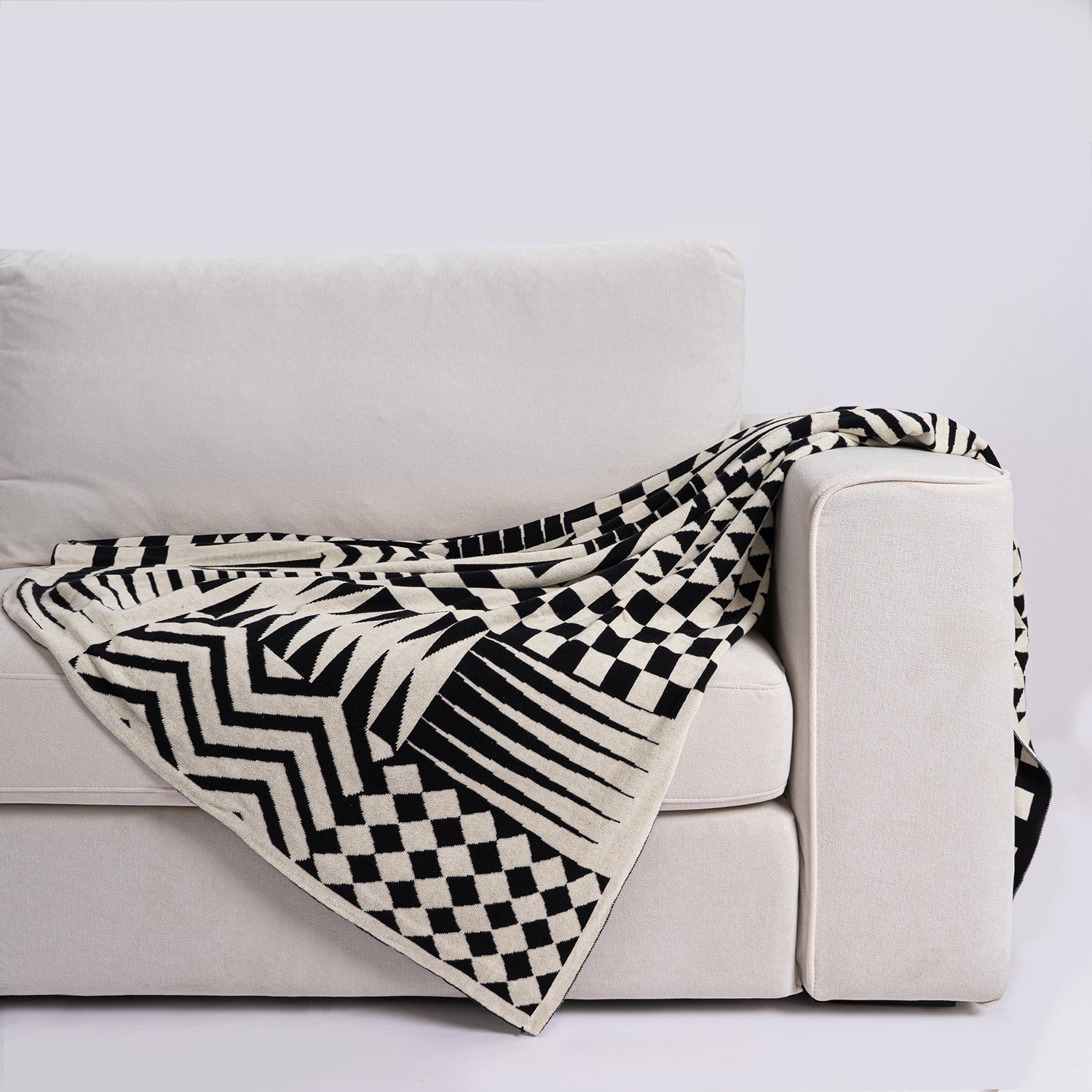 Veltara | Wurfdecke – Luxuriöses Acrylfaser-Material mit Geometrischem Muster 4