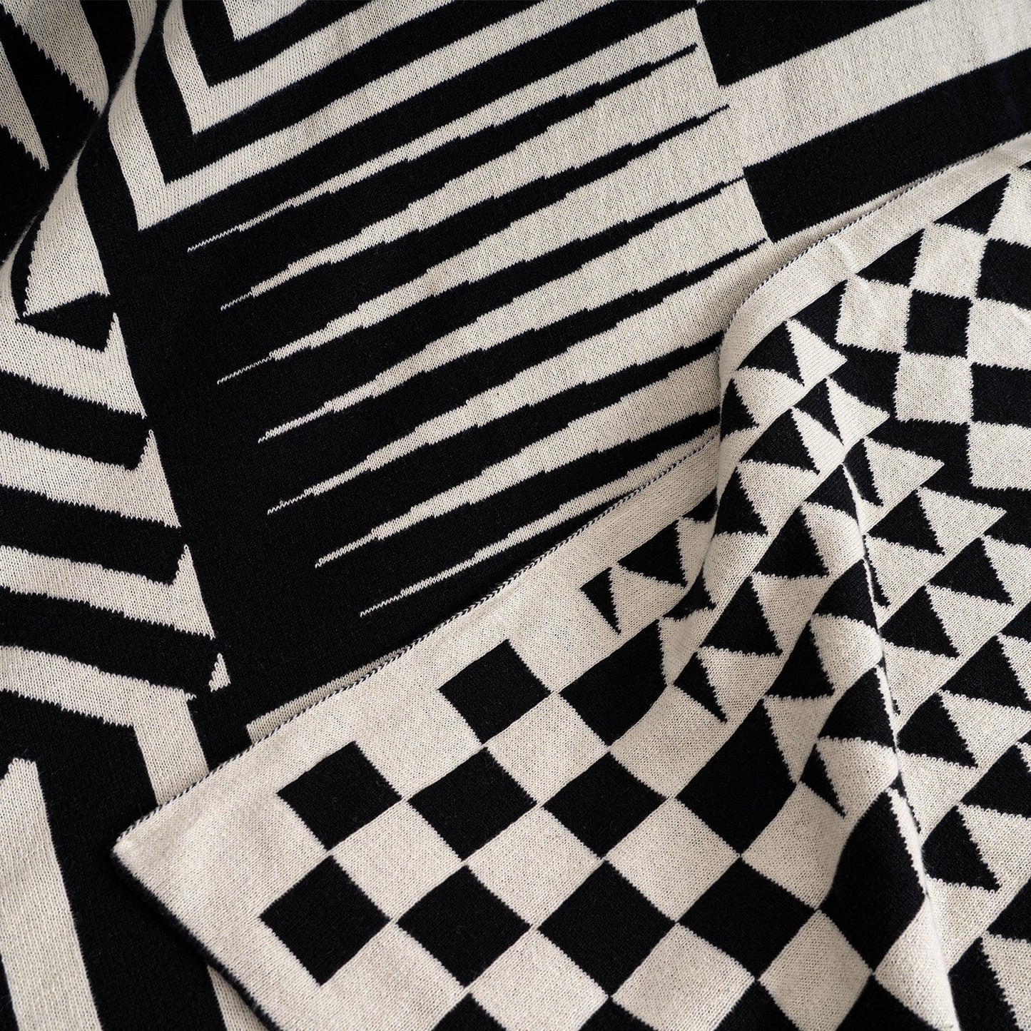 Veltara | Wurfdecke – Luxuriöses Acrylfaser-Material mit Geometrischem Muster 5