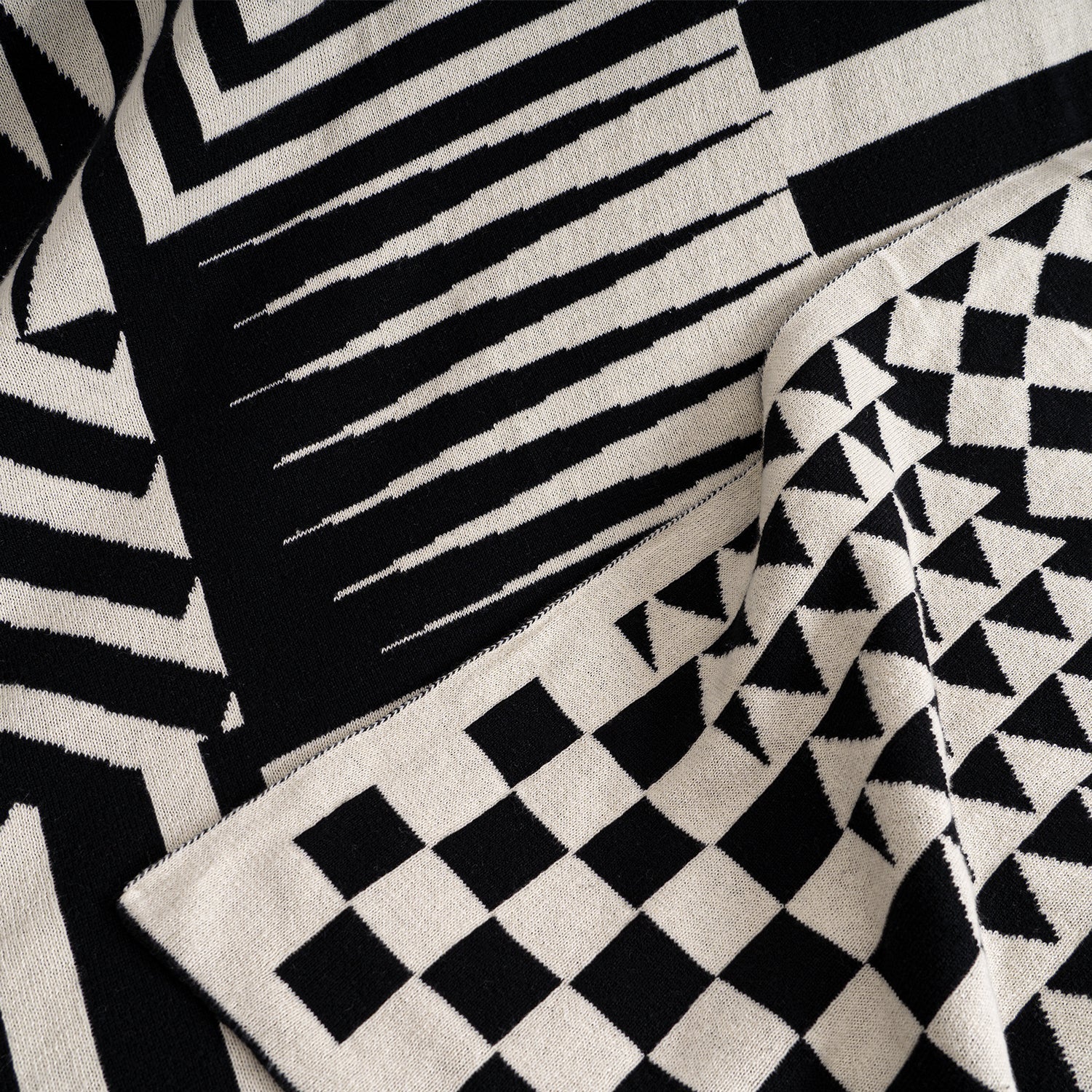 Veltara | Wurfdecke – Luxuriöses Acrylfaser-Material mit Geometrischem Muster 5