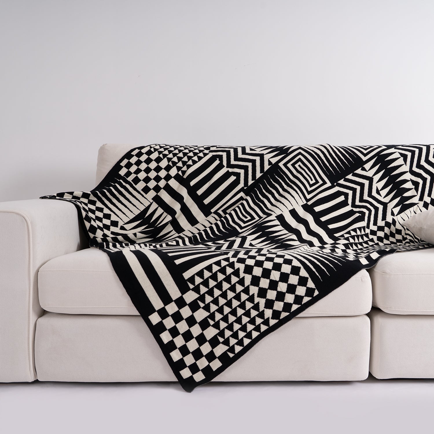 Veltara | Wurfdecke – Luxuriöses Acrylfaser-Material mit Geometrischem Muster 6