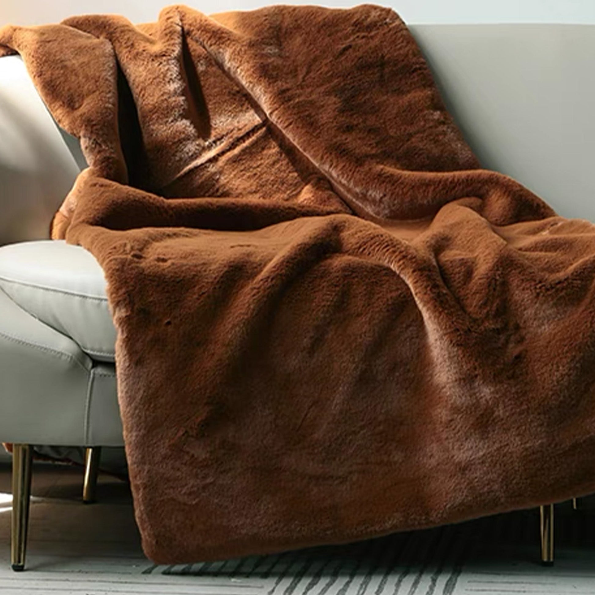 Velvoria | Wurfdecke – Luxuriöse Chenille für Wärme und Eleganz 0