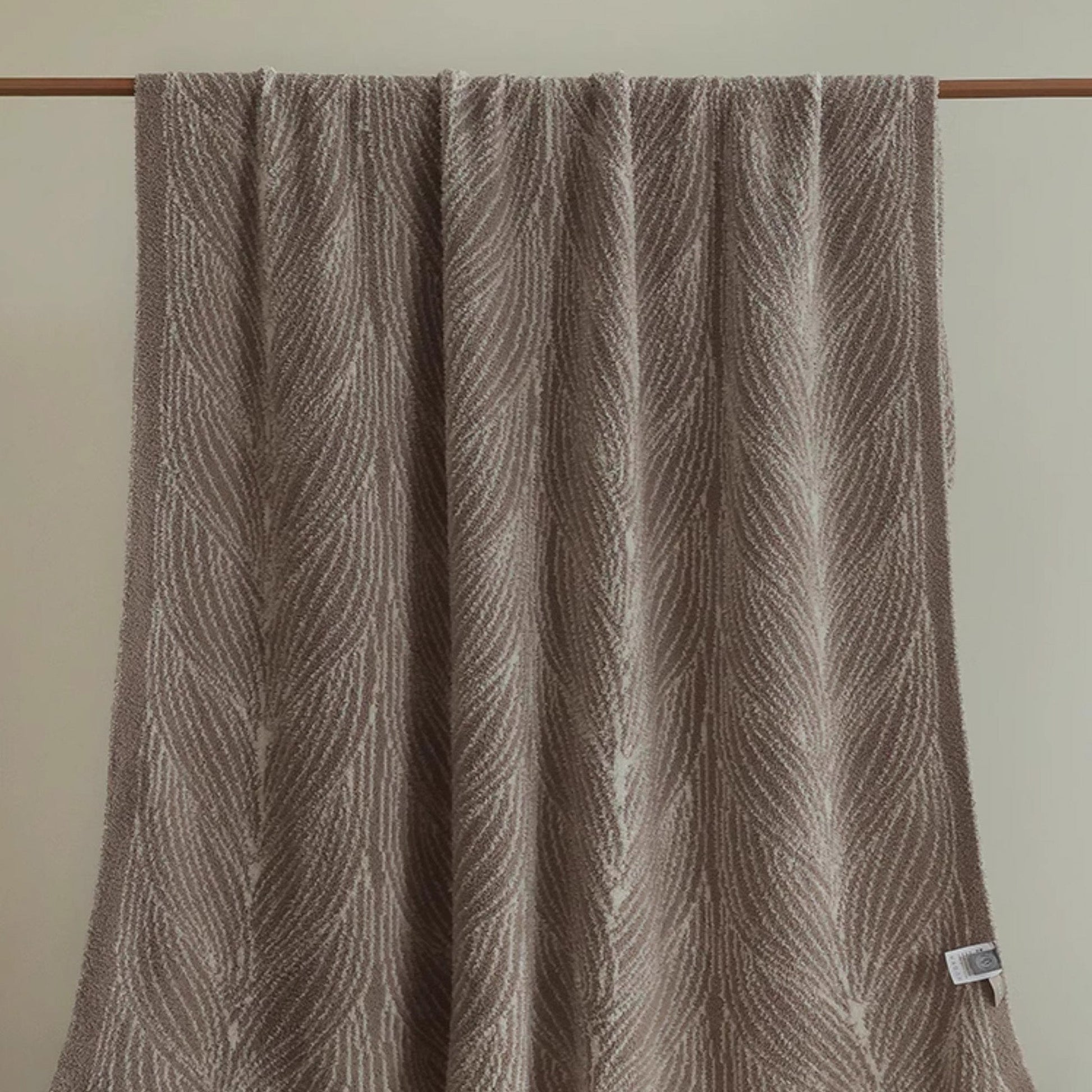 Wellenzauber | Wurfdecke – Elegantes Design für Gemütlichkeit 0