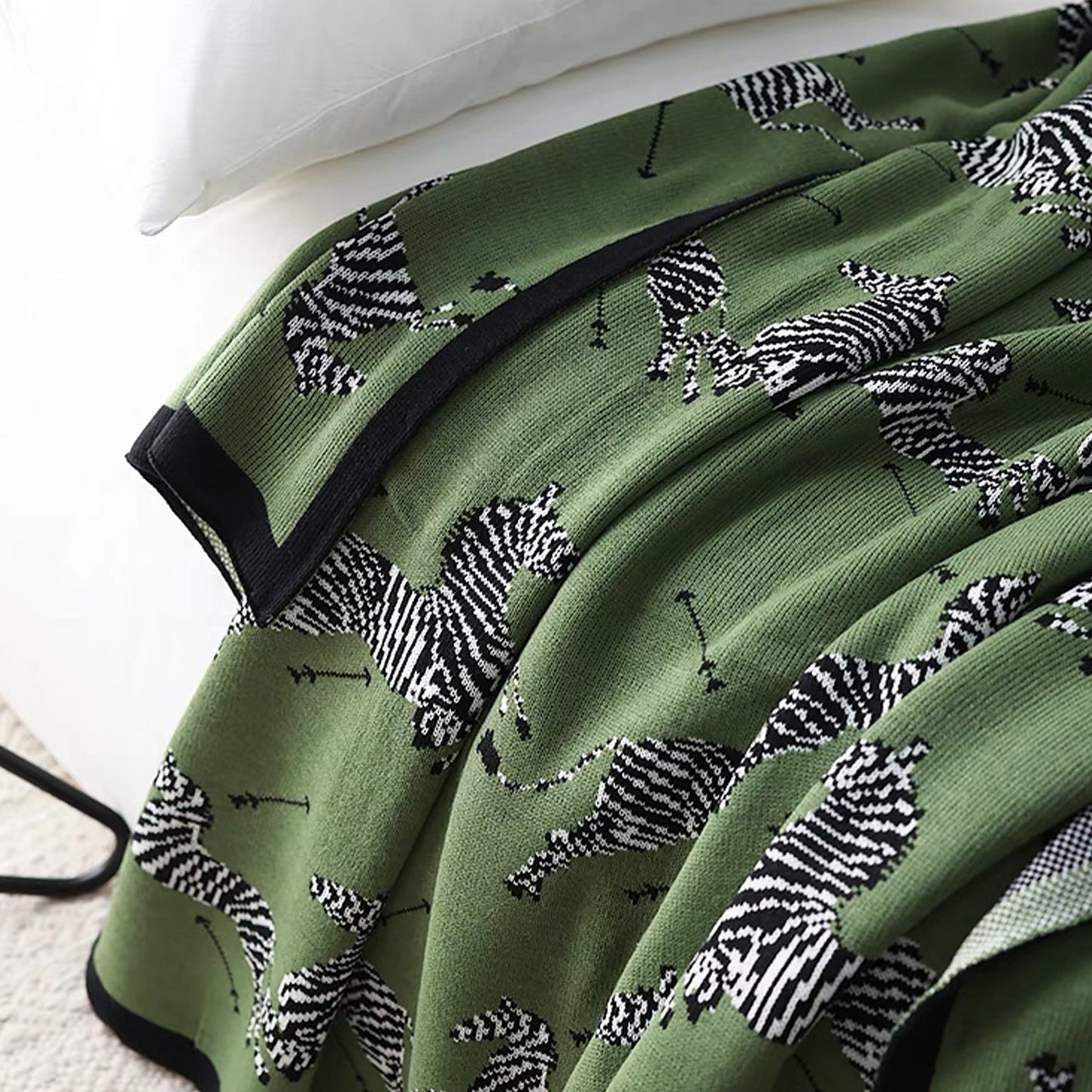 Zebralis | Wurfdecke – Wildes Zebra-Design für Abenteuerflair 4