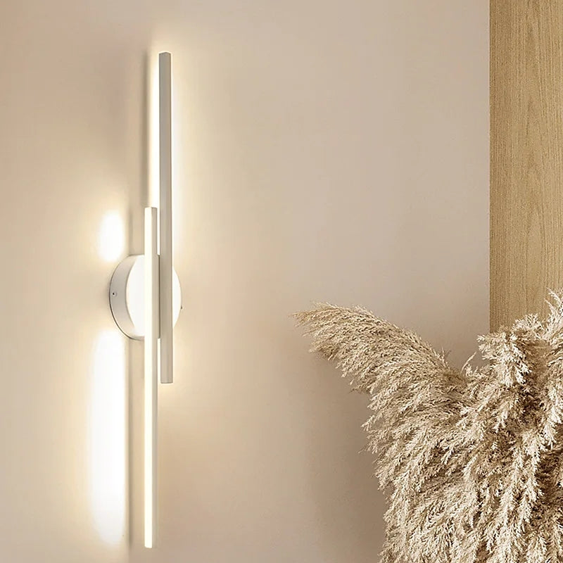 LichtFlair | Modern LED Wandleuchte Twin Linear Schwarz/Weiß Metall Schlafzimmer