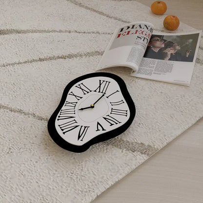 Moderne Surreale Wanddekoruhr │ Salvador Garden Dali Design mit Römischen Ziffern