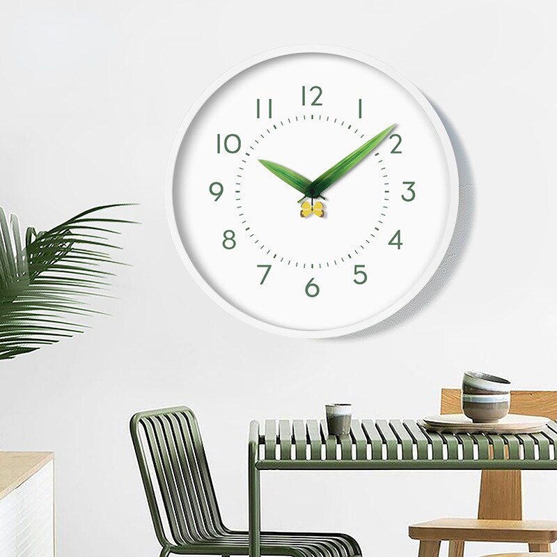 Ewige Vögeluhr – Einzigartige Wanduhr mit Marienkäfer- und Schmetterlingsdesign