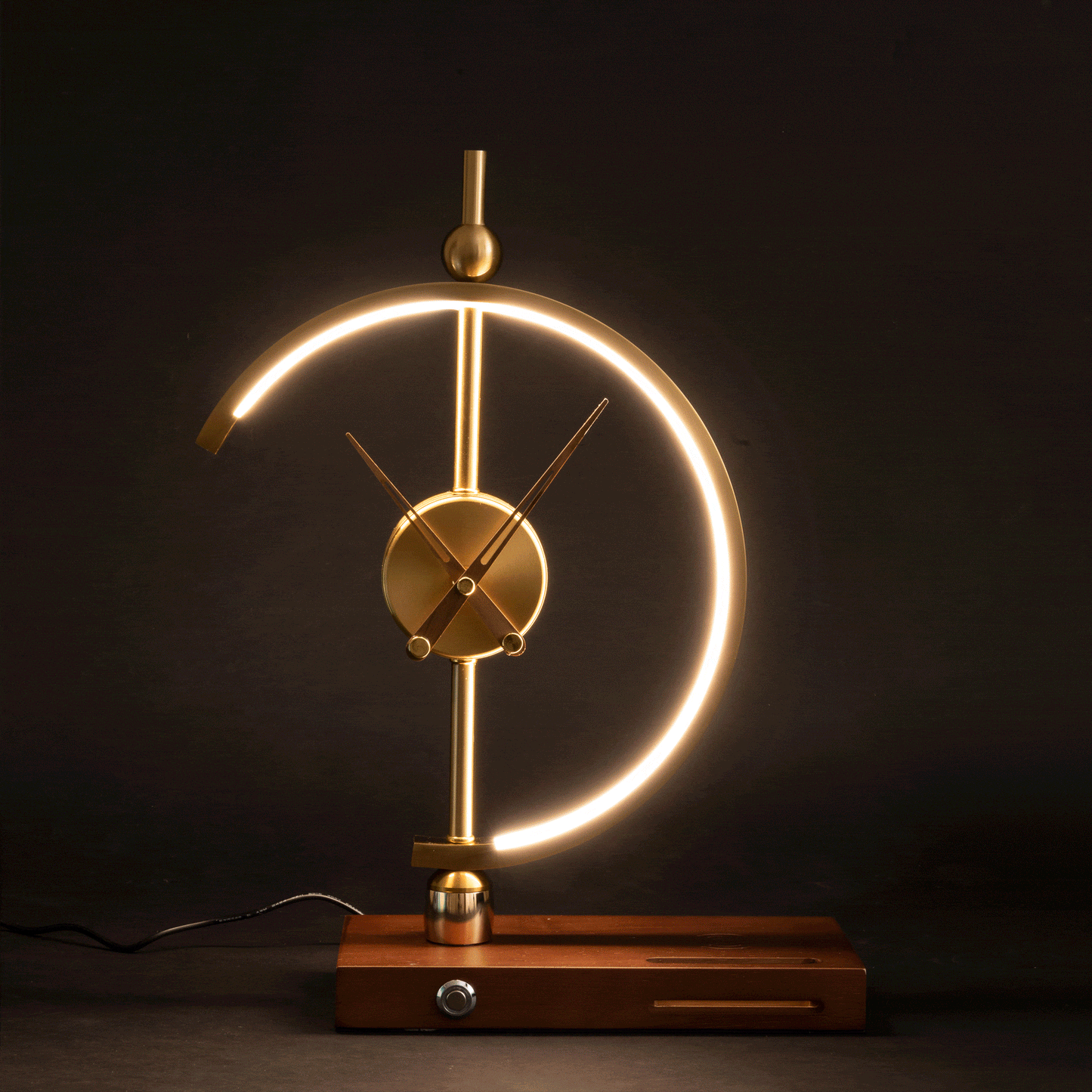LumoChron | Elegante Lampenuhr mit Integriertem Ladegerät