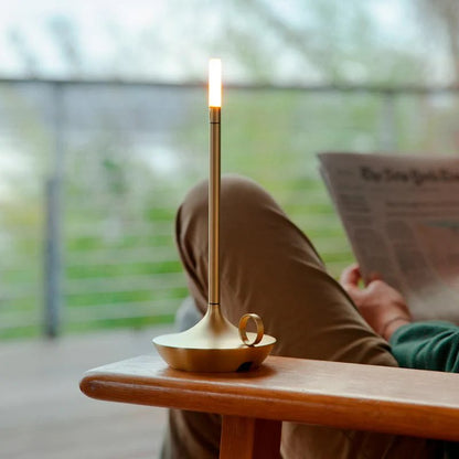 EleganzFlamme | LED-Kerzenleuchte – Stilvolle Wiederaufladbare Lampe mit Realistischem Flackern, Warmweiß, Dimmbar 30/50/100%, Für Wohnzimmer & Schlafzimmer